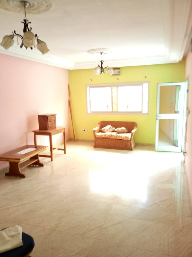 House (Wayside home) to rent - Douala, Bonapriso,  - 1 living room(s), 2 bedroom(s), 1 bathroom(s) - 500 000 FCFA / month