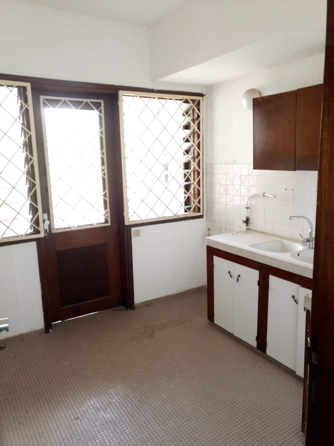 Apartment to rent - Douala, Akwa I,  - 1 living room(s), 1 bedroom(s), 2 bathroom(s) - 550 000 FCFA / month