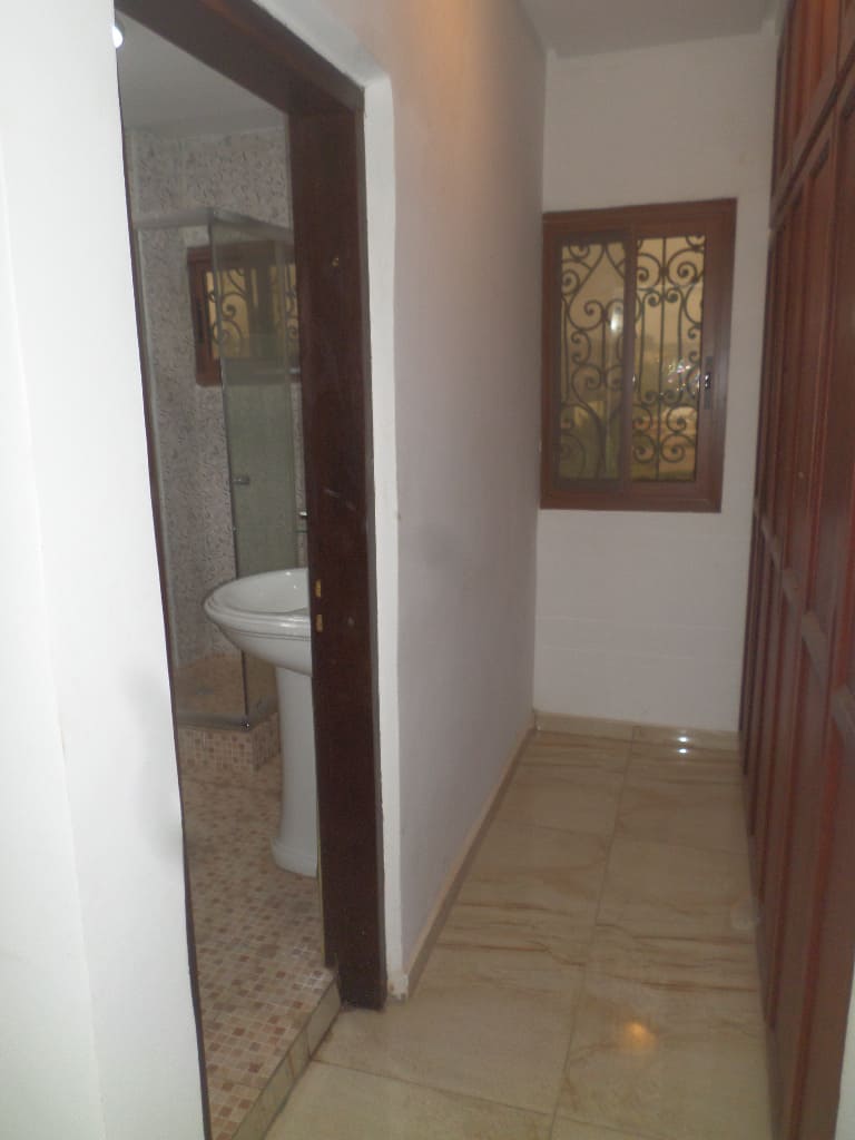 Apartment to rent - Yaoundé, Quartier Fouda,  - 1 living room(s), 2 bedroom(s), 3 bathroom(s) - 540 000 FCFA / month