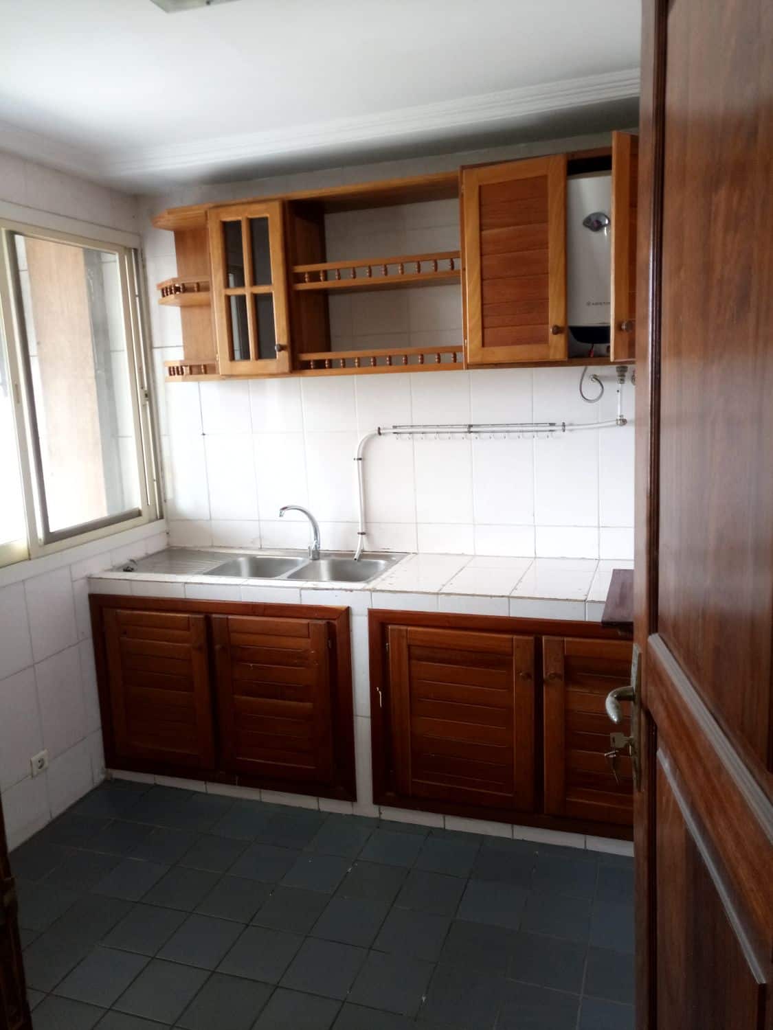 Apartment to rent - Douala, Akwa I,  - 1 living room(s), 2 bedroom(s), 2 bathroom(s) - 750 000 FCFA / month