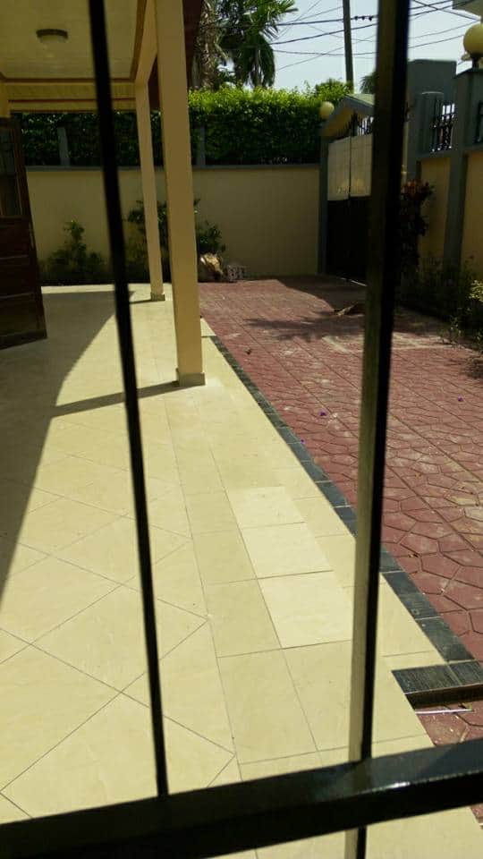 House (Villa) to rent - Douala, Bonapriso, Armée de l'air - 1 living room(s), 3 bedroom(s), 2 bathroom(s) - 1 400 000 FCFA / month