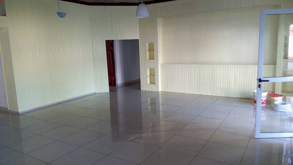 House (Villa) to rent - Douala, Bonapriso, Rue njo njo - 1 living room(s), 3 bedroom(s), 2 bathroom(s) - 1 400 000 FCFA / month
