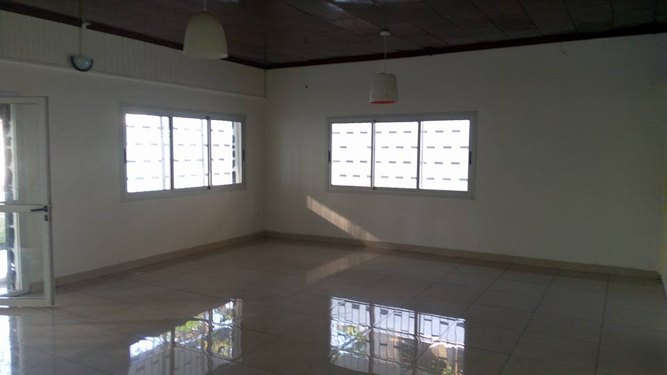House (Villa) to rent - Douala, Bonapriso, Rue njo njo - 1 living room(s), 3 bedroom(s), 2 bathroom(s) - 1 400 000 FCFA / month