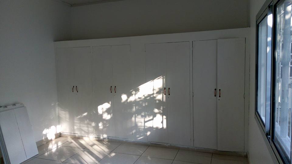 House (Villa) to rent - Douala, Bonapriso, Rue njo njo - 1 living room(s), 3 bedroom(s), 2 bathroom(s) - 1 400 000 FCFA / month