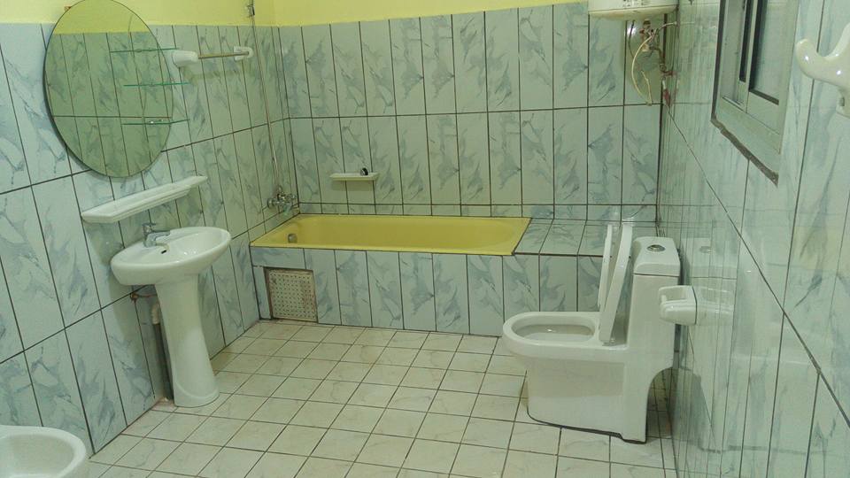 House (Villa) to rent - Douala, Bonapriso, Rue njo njo - 1 living room(s), 3 bedroom(s), 2 bathroom(s) - 1 400 000 FCFA / month