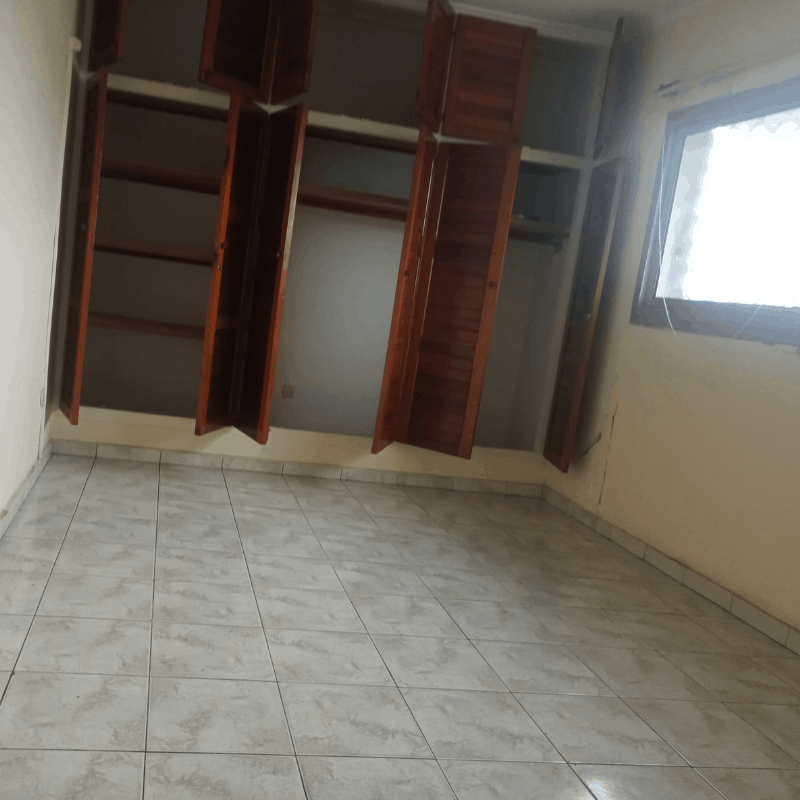 Apartment to rent - Douala, Bonanjo, Gicam - 1 living room(s), 3 bedroom(s), 2 bathroom(s) - 1 000 000 FCFA / month