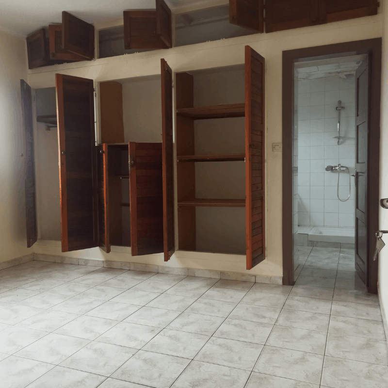 Apartment to rent - Douala, Bonanjo, Gicam - 1 living room(s), 3 bedroom(s), 2 bathroom(s) - 1 000 000 FCFA / month