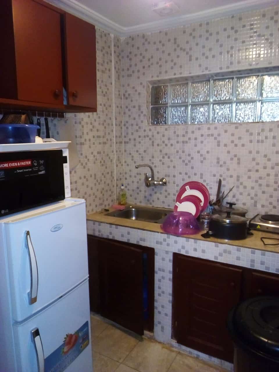 Appartement à louer - Yaoundé, Bastos, vers banque mondiale - 1 salon(s), 1 chambre(s), 1 salle(s) de bains - 1 200 000 FCFA / mois