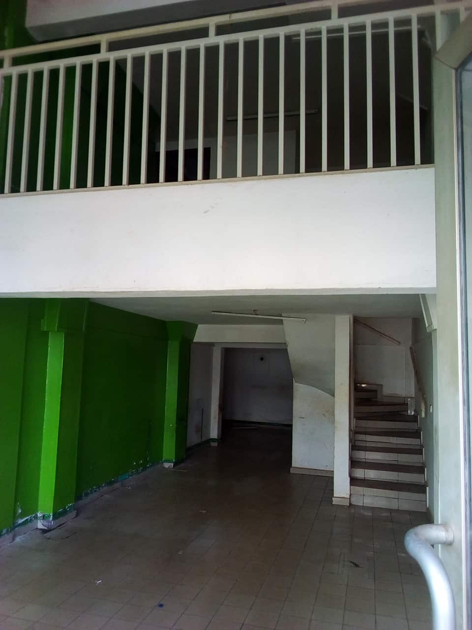 Shop to rent at Yaoundé, Tsinga, apres super marche max - 60 m2 - 350 000 FCFA