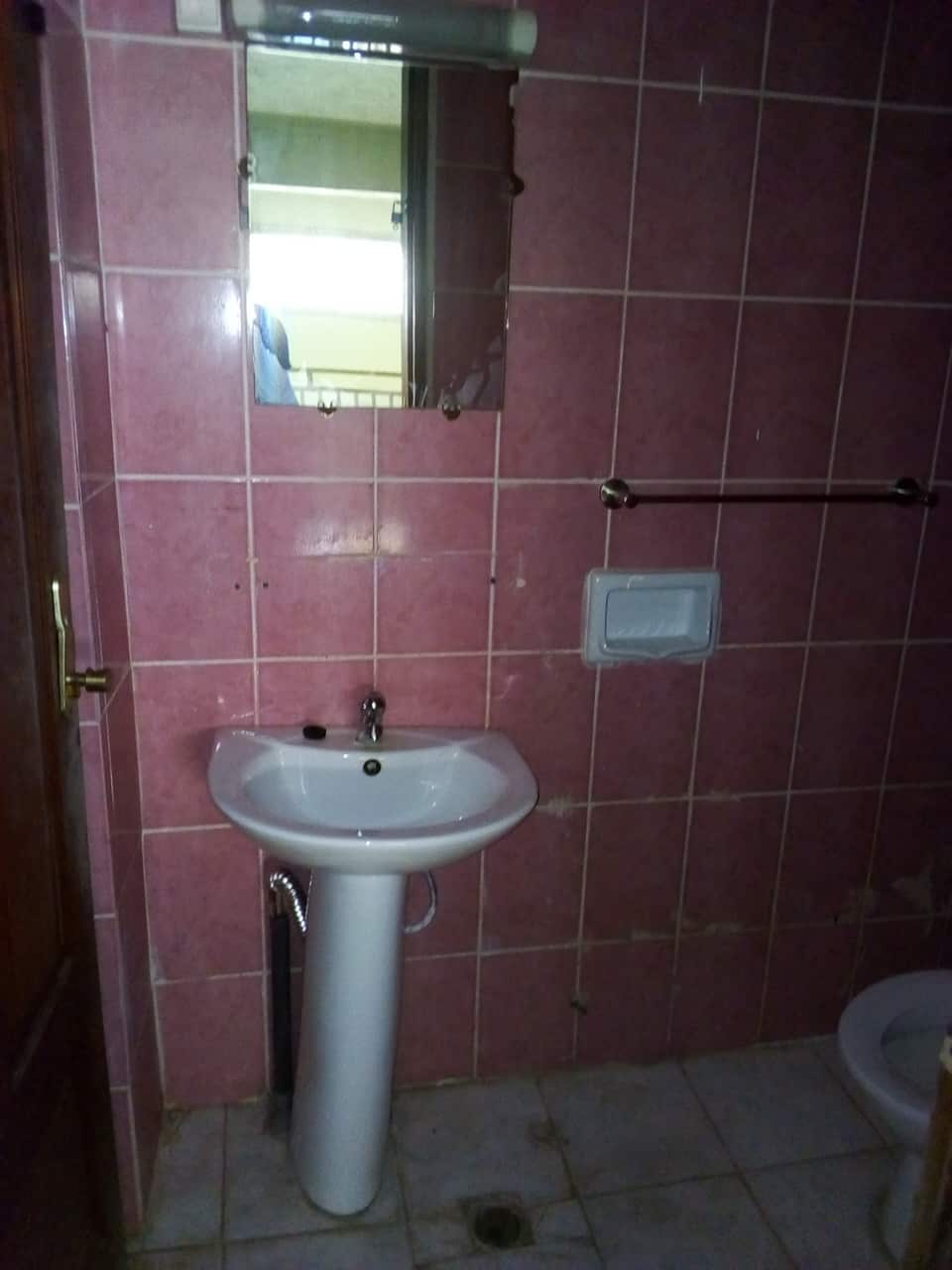 Boutique à louer à Yaoundé, Tsinga, apres super marche max - 60 m2 - 350 000 FCFA
