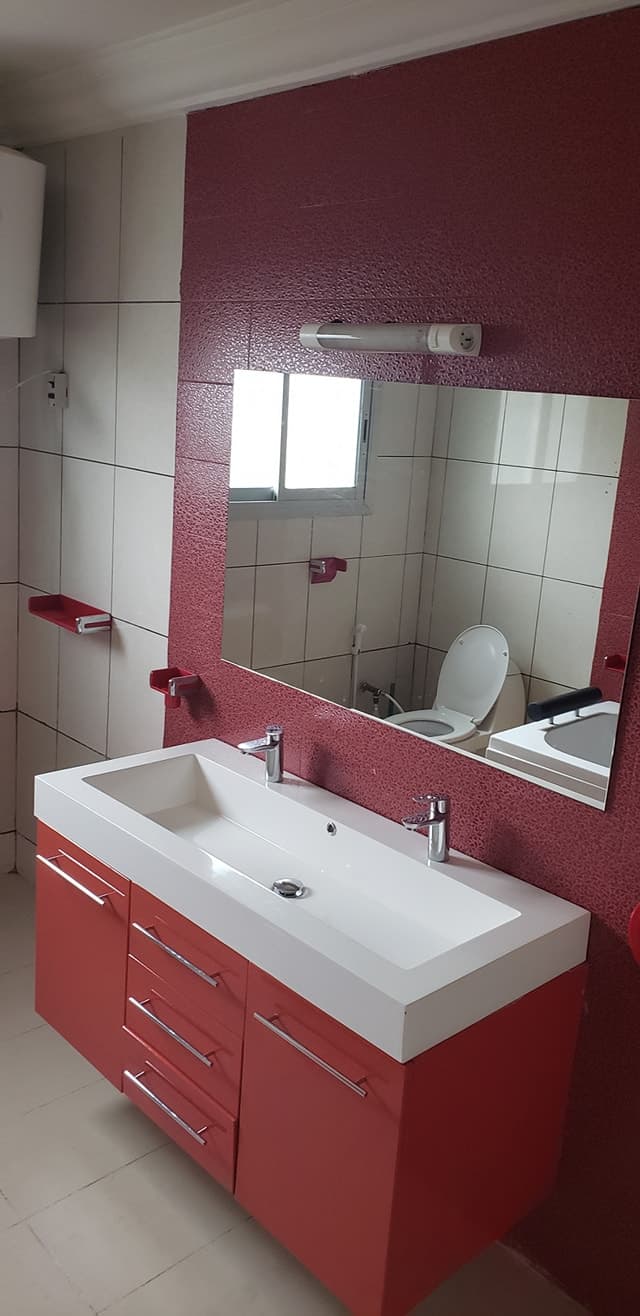 House (Villa) to rent - Douala, Bonapriso, Bonapriso - 1 living room(s), 4 bedroom(s), 3 bathroom(s) - 2 000 000 FCFA / month