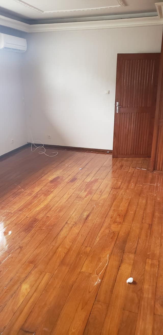 House (Villa) to rent - Douala, Bonapriso, Bonapriso - 1 living room(s), 4 bedroom(s), 3 bathroom(s) - 2 000 000 FCFA / month