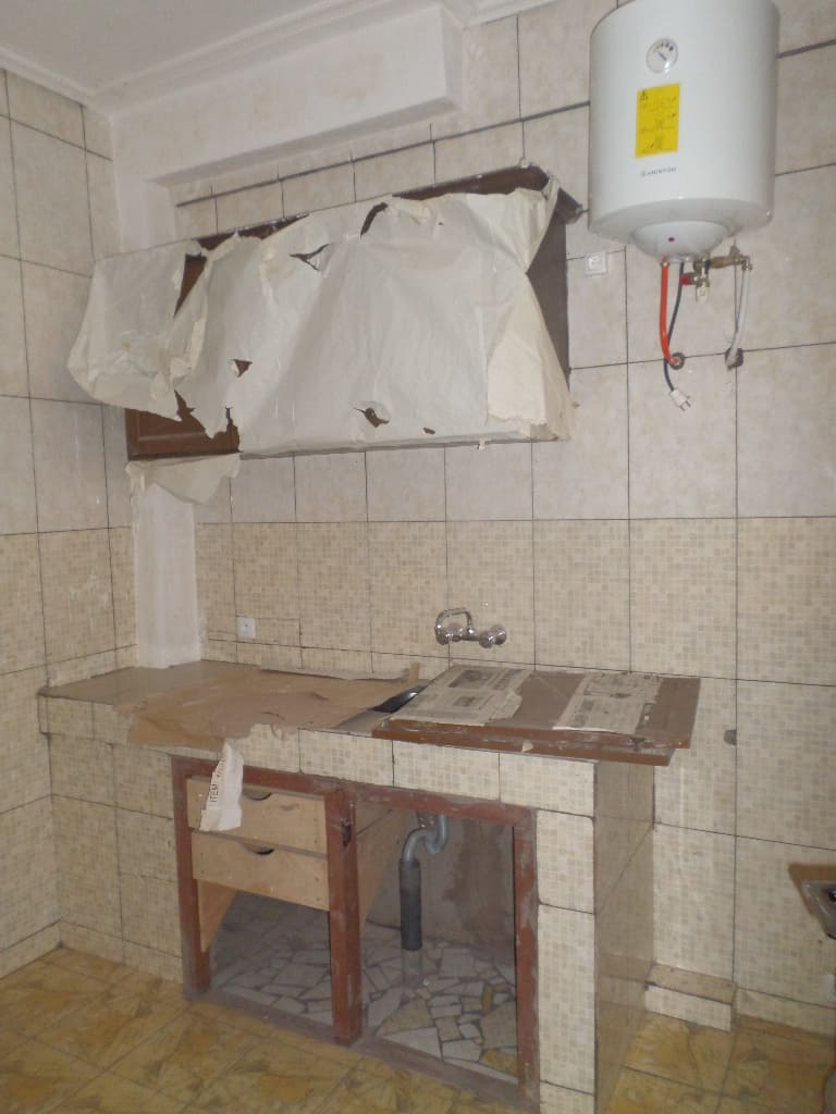 Appartement à louer - Yaoundé, Quartier Fouda, pas loin de la clinique - 1 salon(s), 2 chambre(s), 3 salle(s) de bains - 220 000 FCFA / mois