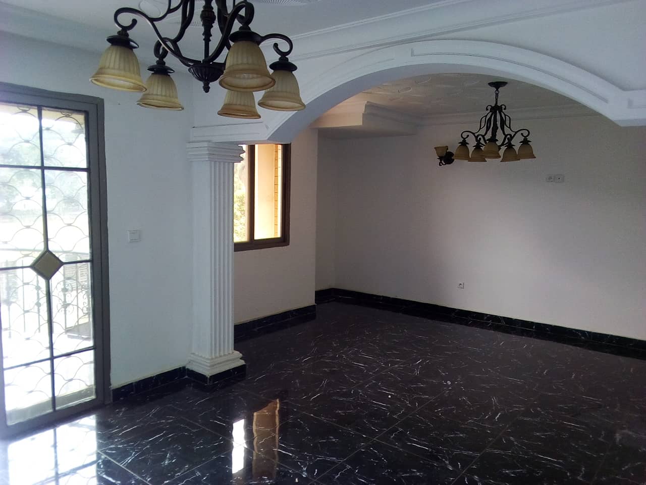 Apartment to rent - Yaoundé, Bastos, vers ambassade ditalie - 1 living room(s), 2 bedroom(s), 3 bathroom(s) - 650 000 FCFA / month