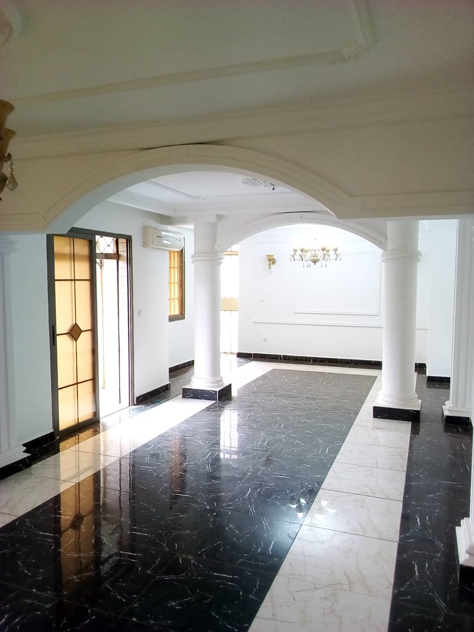 Apartment to rent - Yaoundé, Bastos, vers ambassade ditalie - 1 living room(s), 3 bedroom(s), 3 bathroom(s) - 1 000 000 FCFA / month