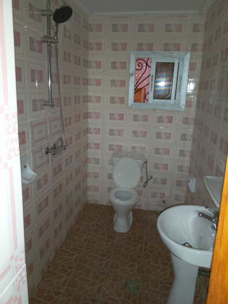 House (Wayside home) to rent - Douala, Bonapriso,  - 1 living room(s), 2 bedroom(s), 1 bathroom(s) - 500 000 FCFA / month