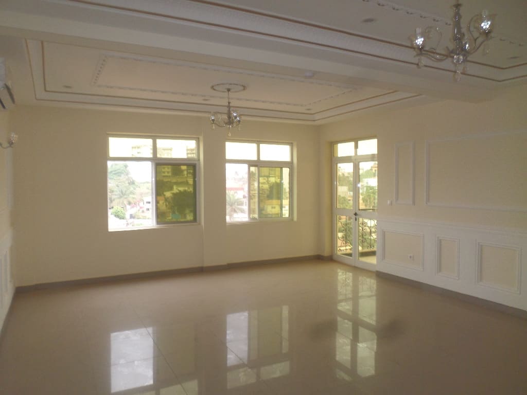 Apartment to rent - Yaoundé, Bastos, pas loin de lonel - 1 living room(s), 2 bedroom(s), 3 bathroom(s) - 1 300 000 FCFA / month
