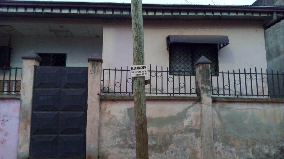 House (Villa) for sale - Yaoundé, Biyem-Assi, Maison à vendre à Yaoundé biyem assi - 1 living room(s), 4 bedroom(s), 3 bathroom(s) - 45 000 000 FCFA / month