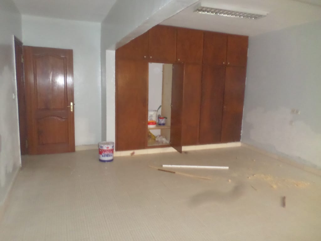 Office to rent at Yaoundé, Bastos, apres ambassade de coree - 2000 m2 - 2 500 000 FCFA