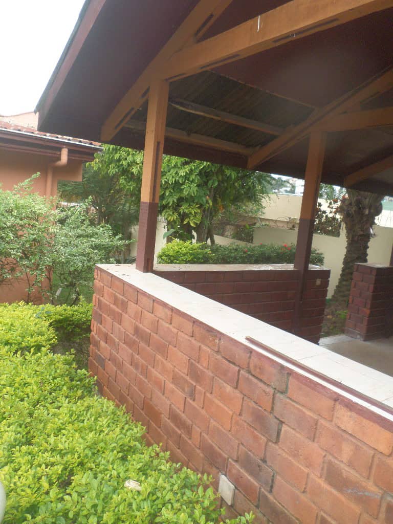 Office to rent at Yaoundé, Bastos, apres ambassade de coree - 2000 m2 - 2 500 000 FCFA