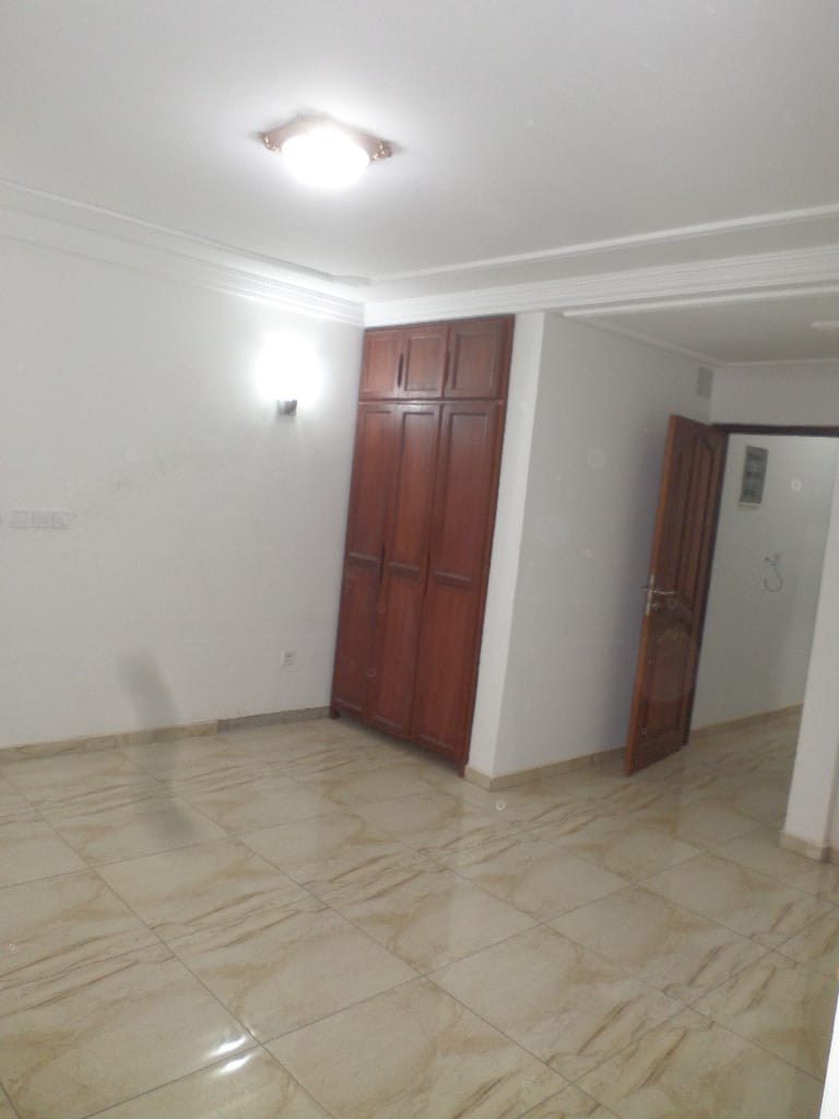 Apartment to rent - Yaoundé, Quartier Fouda,  - 1 living room(s), 2 bedroom(s), 3 bathroom(s) - 540 000 FCFA / month