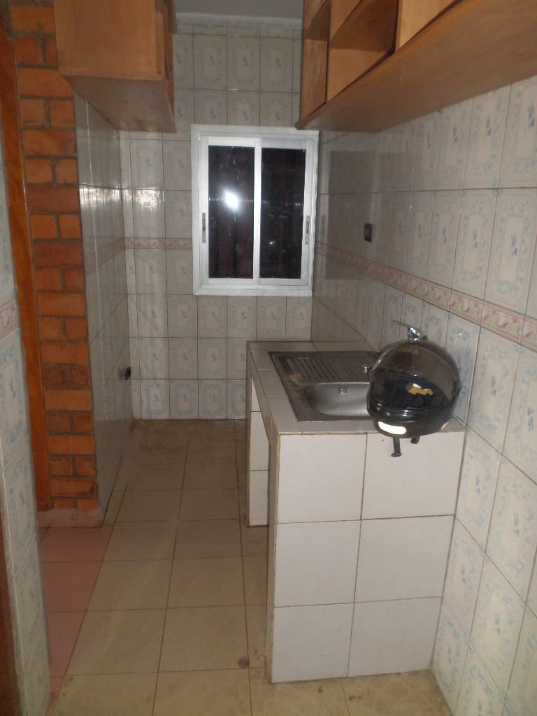 Apartment to rent - Yaoundé, Bastos, pas loin du palais de congres - 1 living room(s), 1 bedroom(s), 1 bathroom(s) - 165 000 FCFA / month