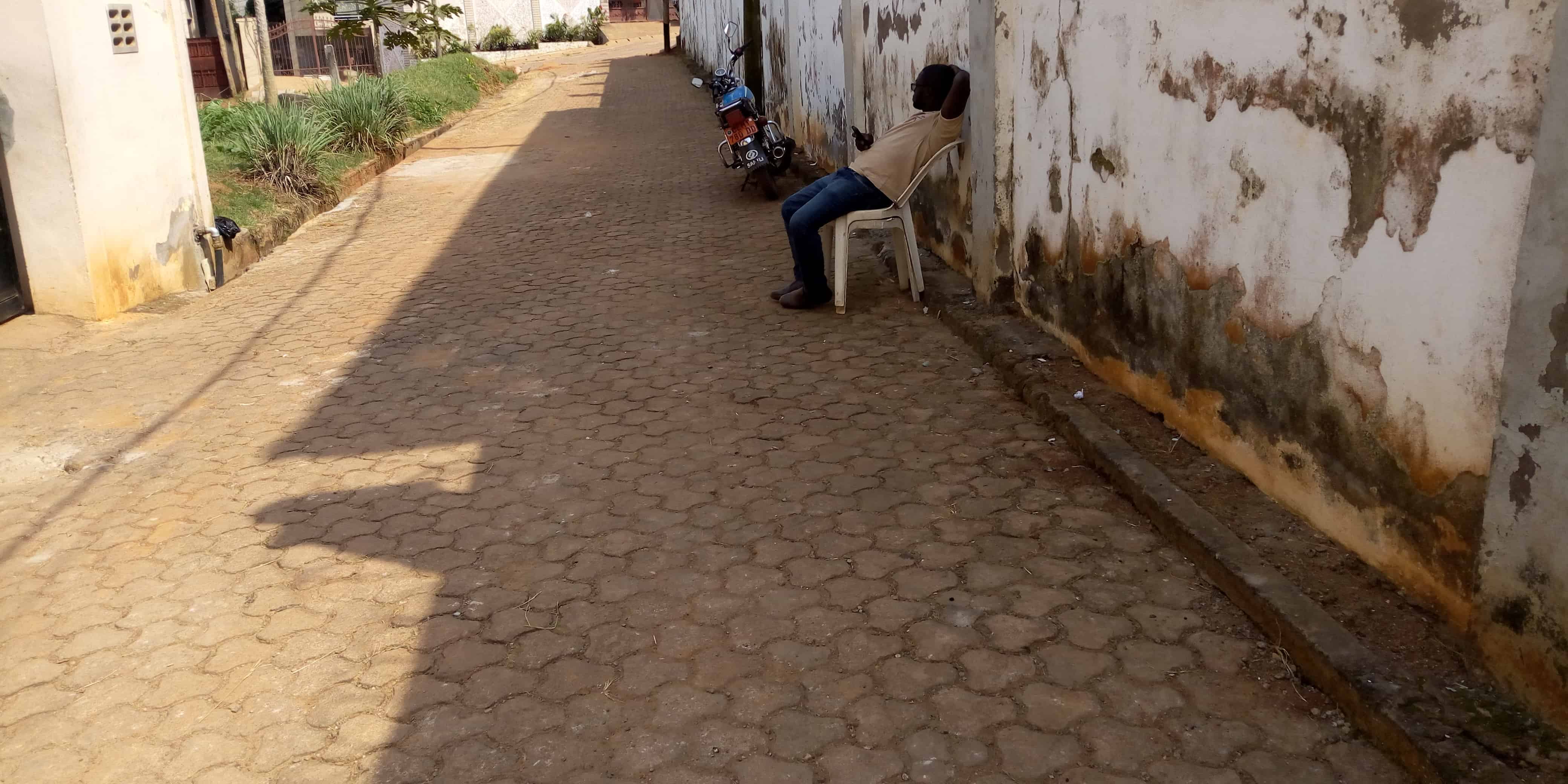 Terrain à vendre - Yaoundé, Bastos, Terrain viabilisés a vendre Yaoundé golf club hypique - 1500 m2 - 712 500 000 FCFA