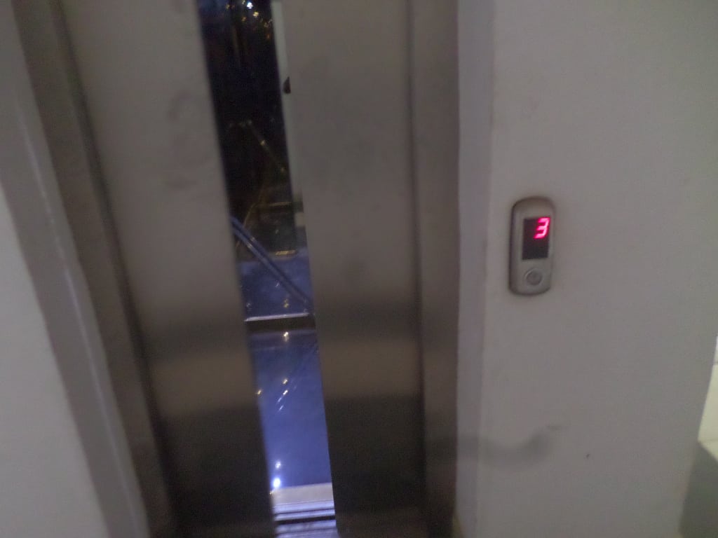 Office to rent at Yaoundé, Bastos, pas loin de centragel  OPEN SPACE - 385 m2 - 3 000 000 FCFA