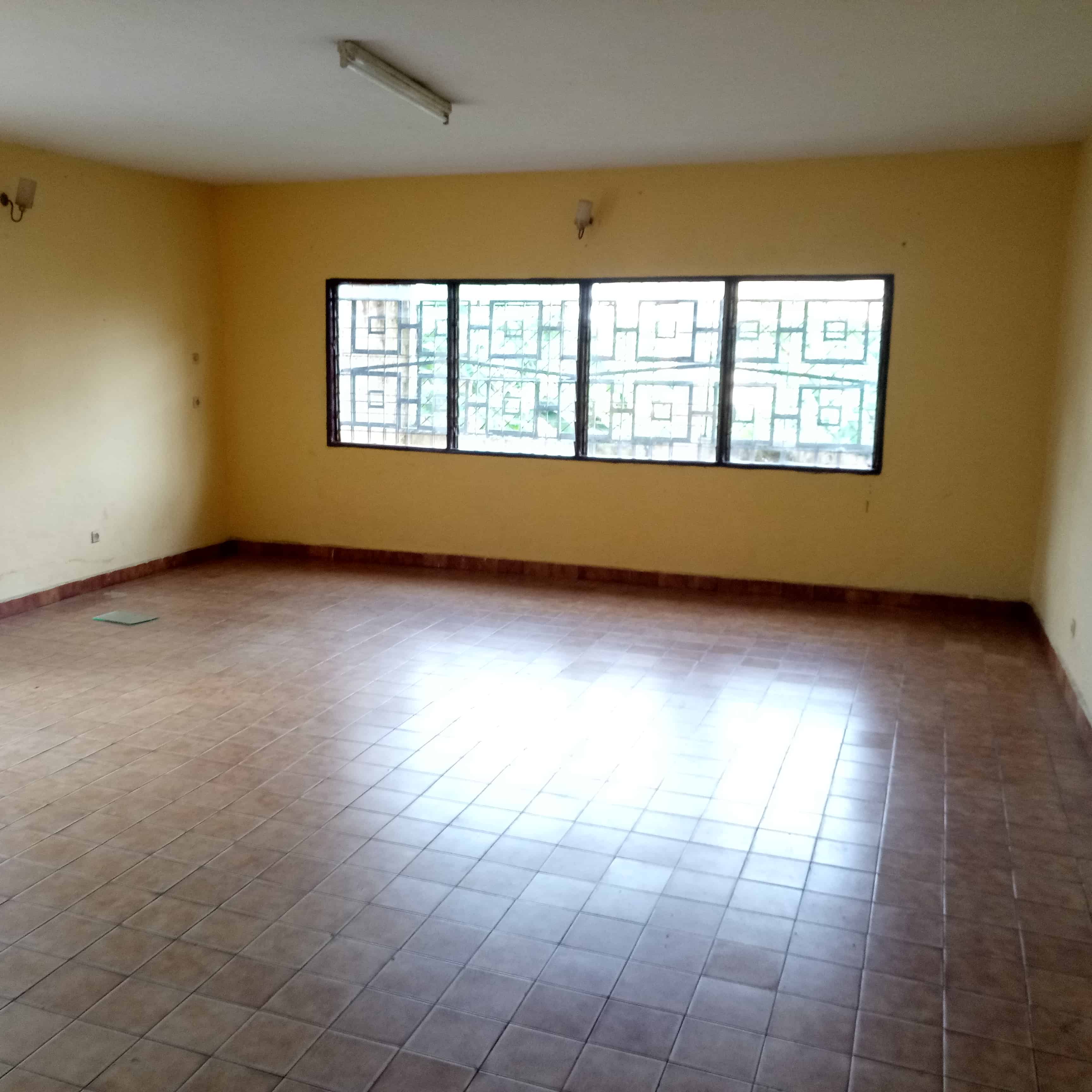 House (Villa) to rent - Douala, Ndogbong,  - 1 living room(s), 3 bedroom(s), 2 bathroom(s) - 150 000 FCFA / month