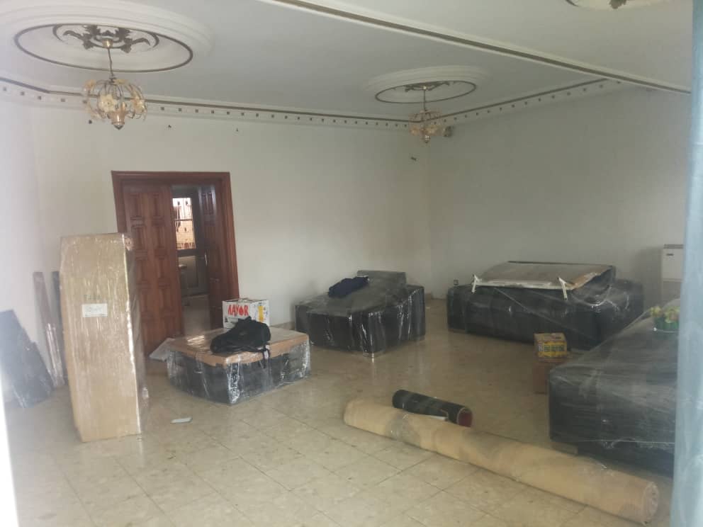 House (Villa) to rent - Douala, Bonapriso,  - 1 living room(s), 4 bedroom(s), 3 bathroom(s) - 2 000 000 FCFA / month