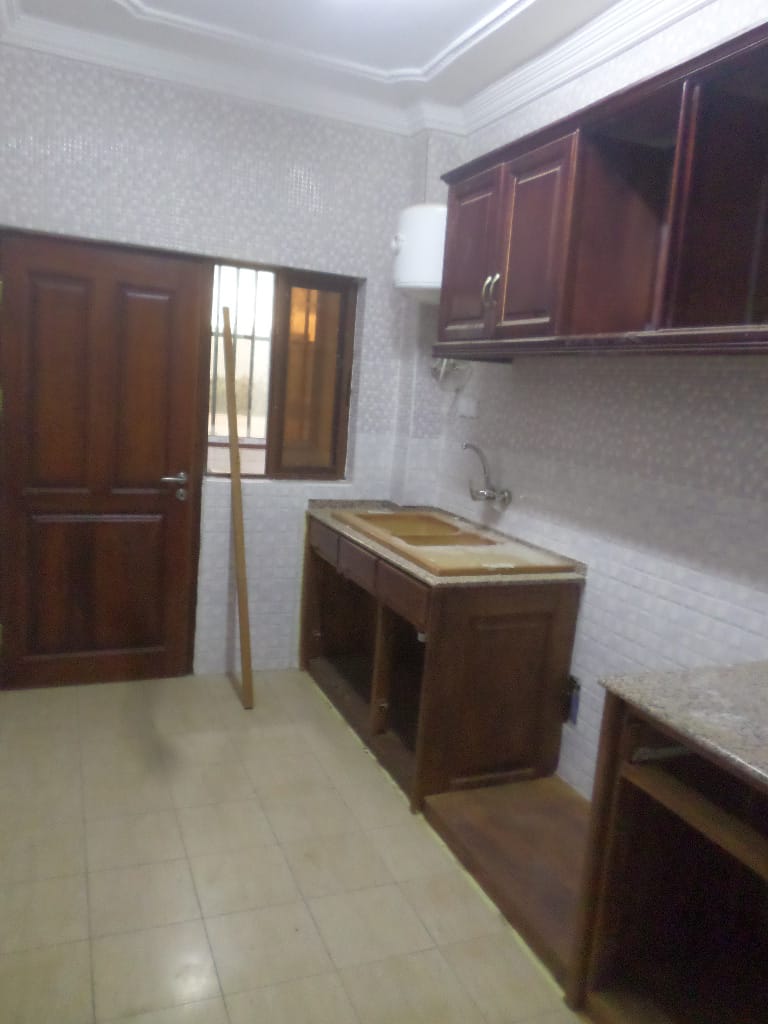 Apartment to rent - Yaoundé, Quartier Fouda,  - 1 living room(s), 2 bedroom(s), 3 bathroom(s) - 540 000 FCFA / month