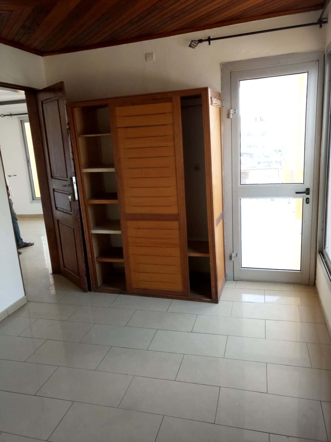 Appartement à louer - Douala, Deido,  - 1 salon(s), 3 chambre(s), 2 salle(s) de bains - 200 000 FCFA / mois