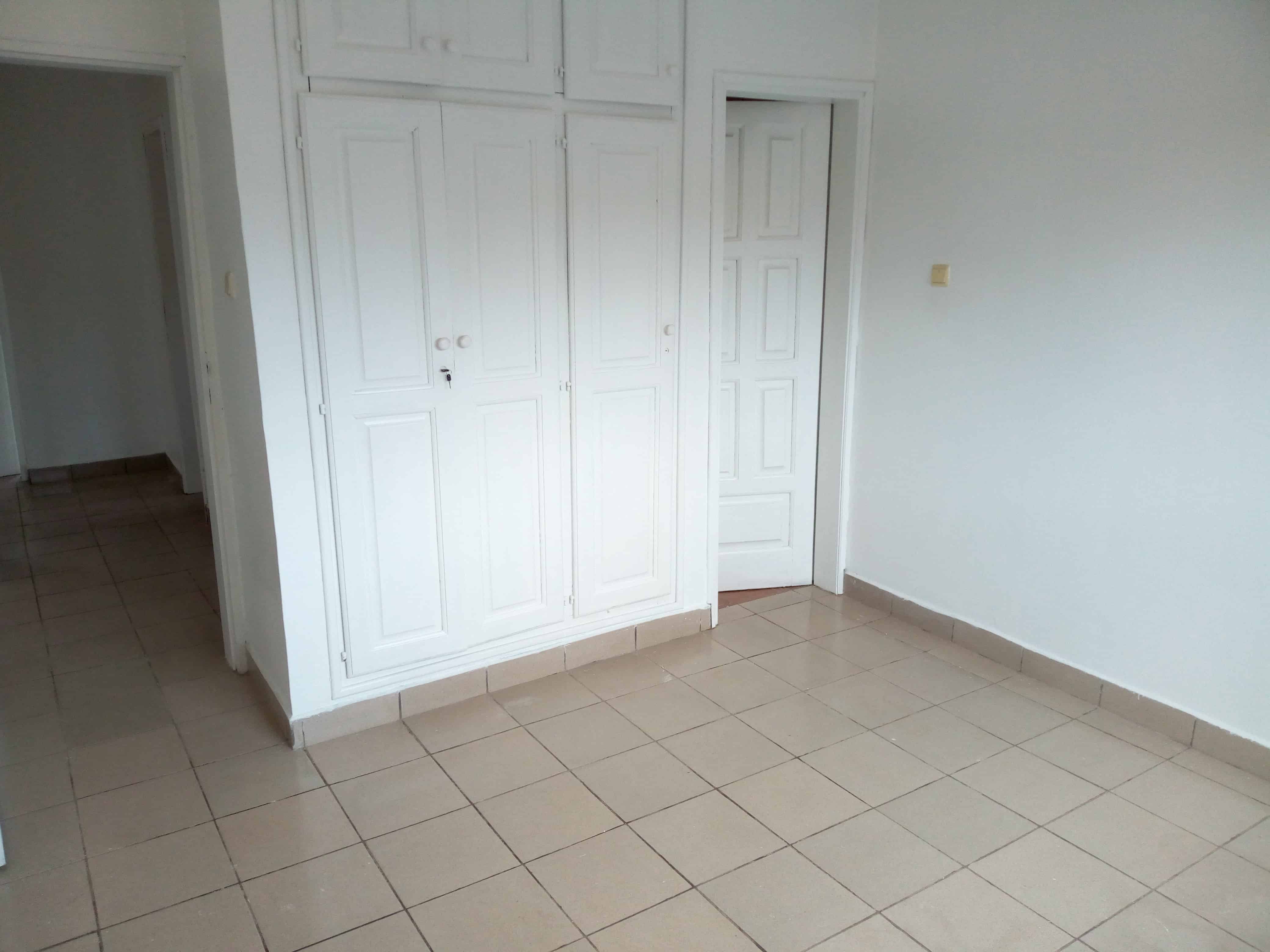 Appartement à louer - Yaoundé, Biyem-Assi, immobilier - 1 salon(s), 2 chambre(s), 1 salle(s) de bains - 150 000 FCFA / mois