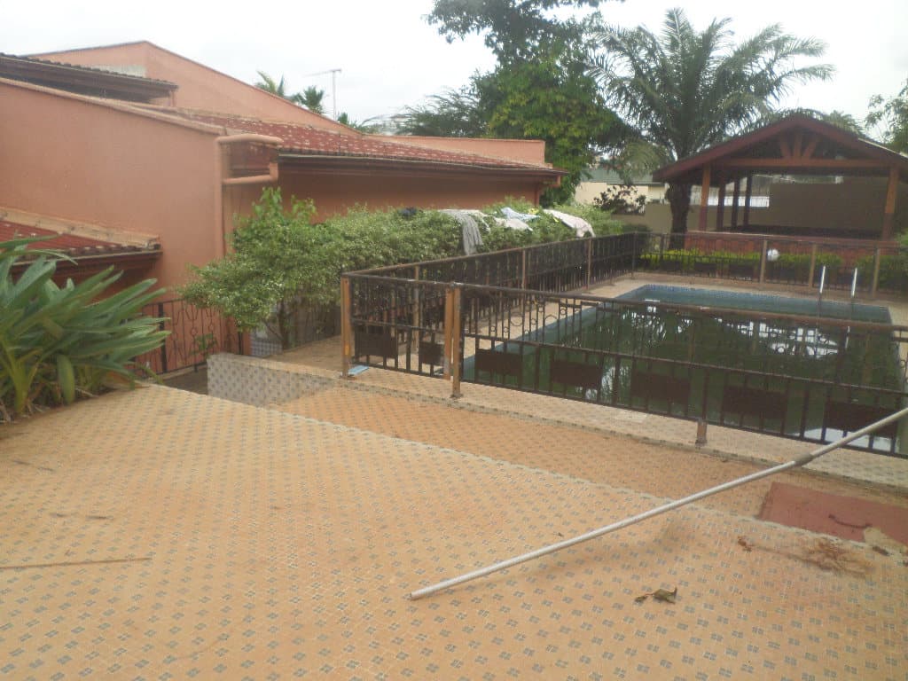 House (Duplex) to rent - Yaoundé, Bastos, apres ambassade de coree - 1 living room(s), 5 bedroom(s), 4 bathroom(s) - 2 500 000 FCFA / month