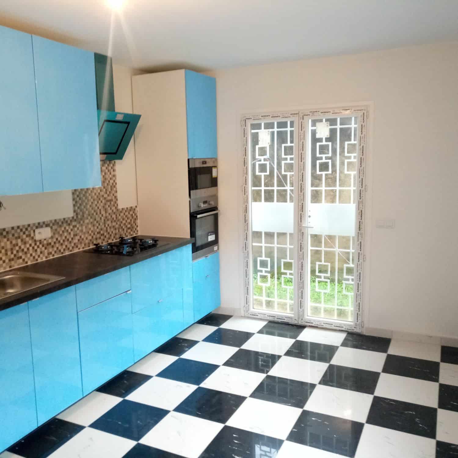House (Villa) for sale - Douala, Ndogbong,  - 1 living room(s), 3 bedroom(s), 2 bathroom(s) - 100 000 000 FCFA / month