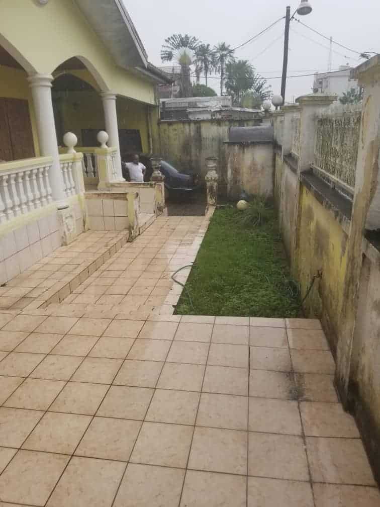 House (Villa) for sale - Douala, Logpom, Après andem - 1 living room(s), 4 bedroom(s), 3 bathroom(s) - 75 000 000 FCFA / month