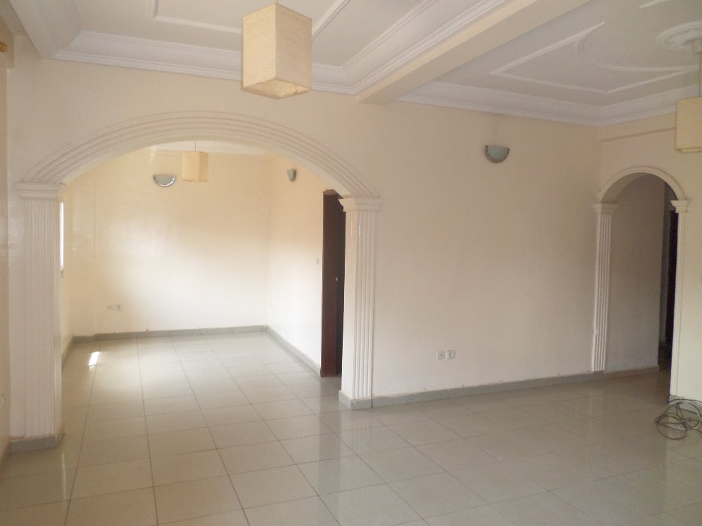 Apartment to rent - Yaoundé, Mvan, TROPICANA - 1 living room(s), 2 bedroom(s), 2 bathroom(s) - 200 000 FCFA / month