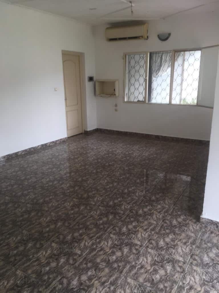 House (Villa) to rent - Douala, Bali, Vers koumassi - 1 living room(s), 4 bedroom(s), 3 bathroom(s) - 900 000 FCFA / month