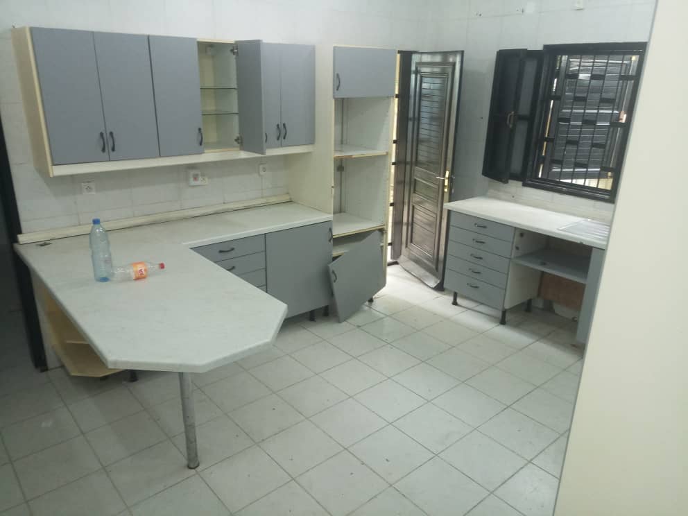 House (Villa) to rent - Douala, Bonapriso, Meteo - 1 living room(s), 4 bedroom(s), 3 bathroom(s) - 2 000 000 FCFA / month