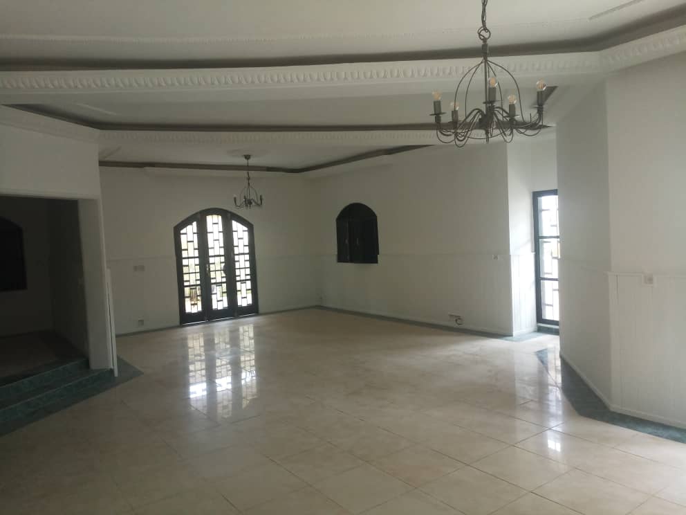 House (Villa) to rent - Douala, Bonapriso, Meteo - 1 living room(s), 4 bedroom(s), 3 bathroom(s) - 2 000 000 FCFA / month