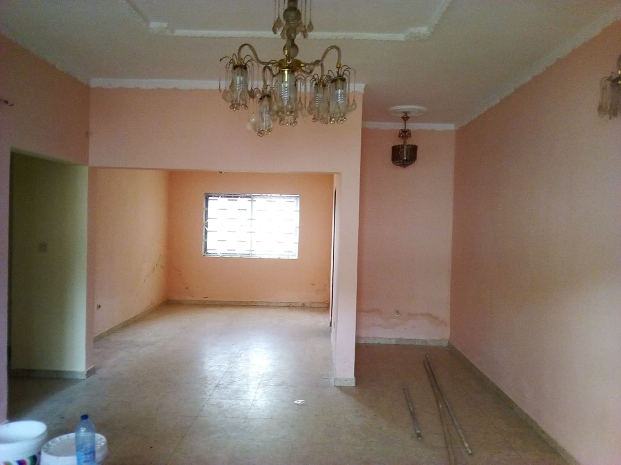 Apartment to rent - Yaoundé, Bastos, pas loin du pnud - 1 living room(s), 3 bedroom(s), 3 bathroom(s) - 450 000 FCFA / month