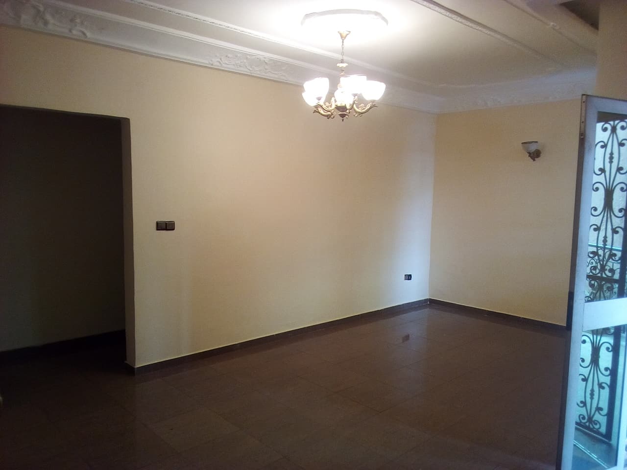 Apartment to rent - Yaoundé, Mfandena, pas loin de la cave - 1 living room(s), 2 bedroom(s), 2 bathroom(s) - 250 000 FCFA / month