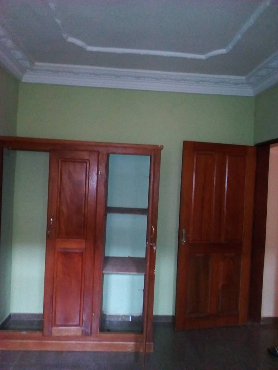 Apartment to rent - Yaoundé, Mfandena, pas loin de la cave - 1 living room(s), 2 bedroom(s), 2 bathroom(s) - 250 000 FCFA / month