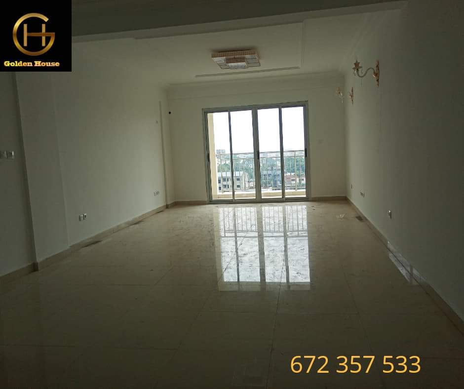 Appartement à louer - Douala, Bonapriso, Rue njo njo - 1 salon(s), 3 chambre(s), 2 salle(s) de bains - 1 000 000 FCFA / mois