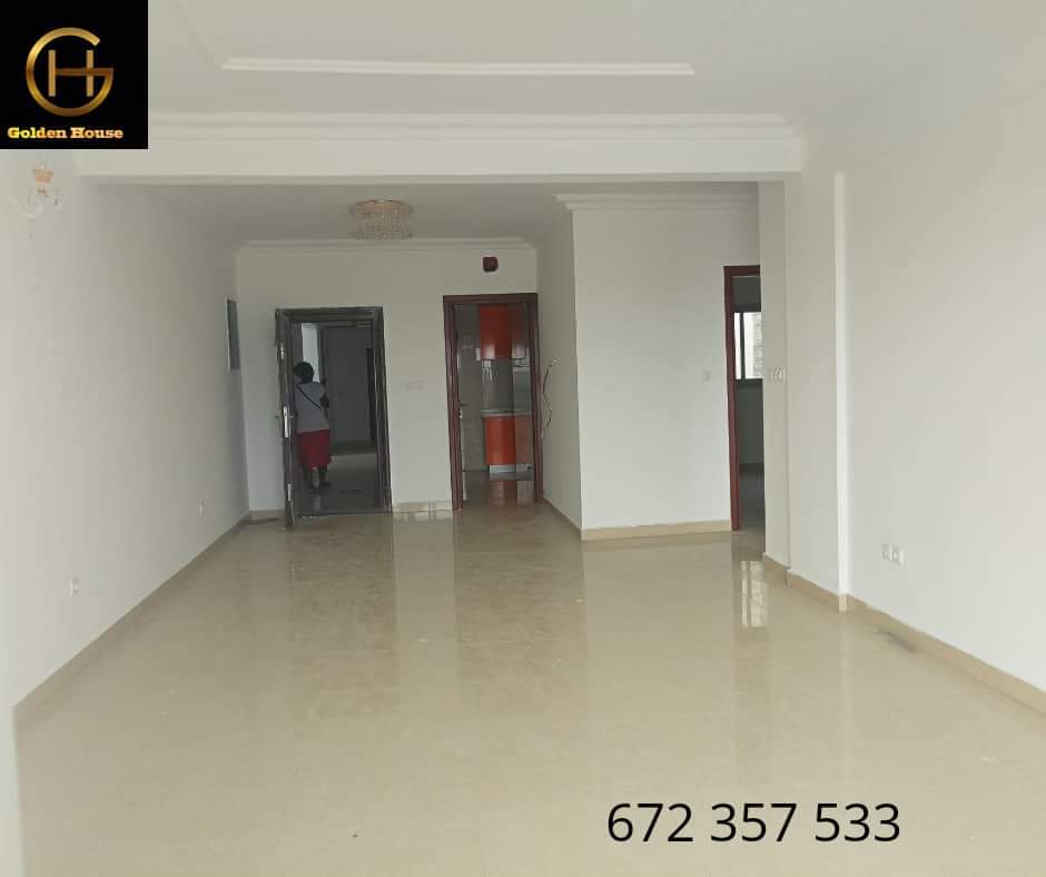 Appartement à louer - Douala, Bonapriso, Rue njo njo - 1 salon(s), 3 chambre(s), 2 salle(s) de bains - 1 000 000 FCFA / mois