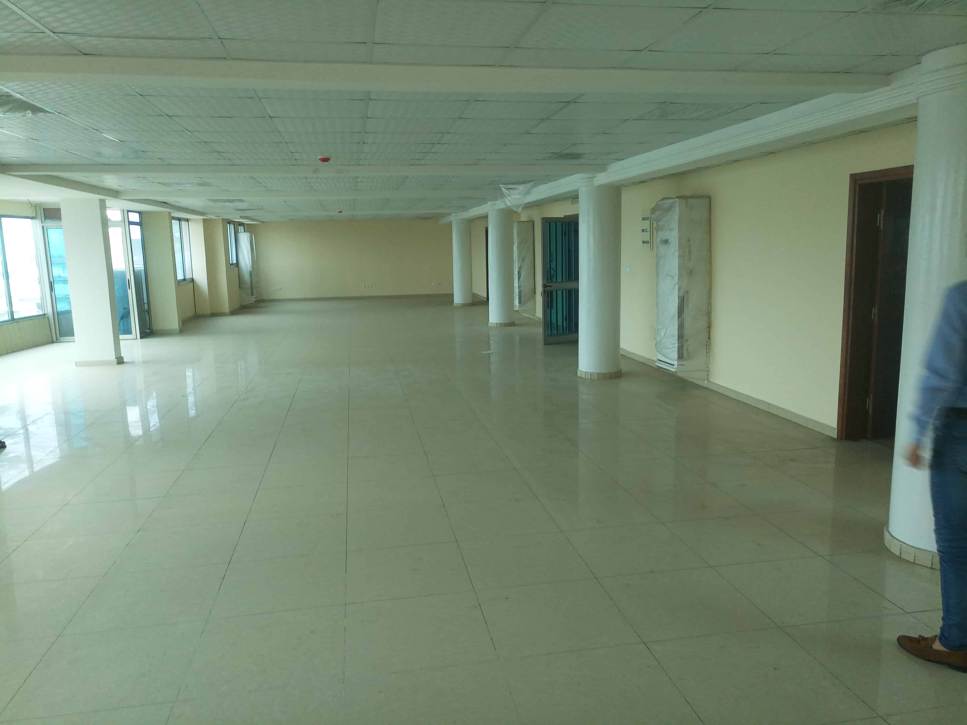 Office to rent at Douala, Akwa I, De la salle - 200 m2 - 2 500 000 FCFA