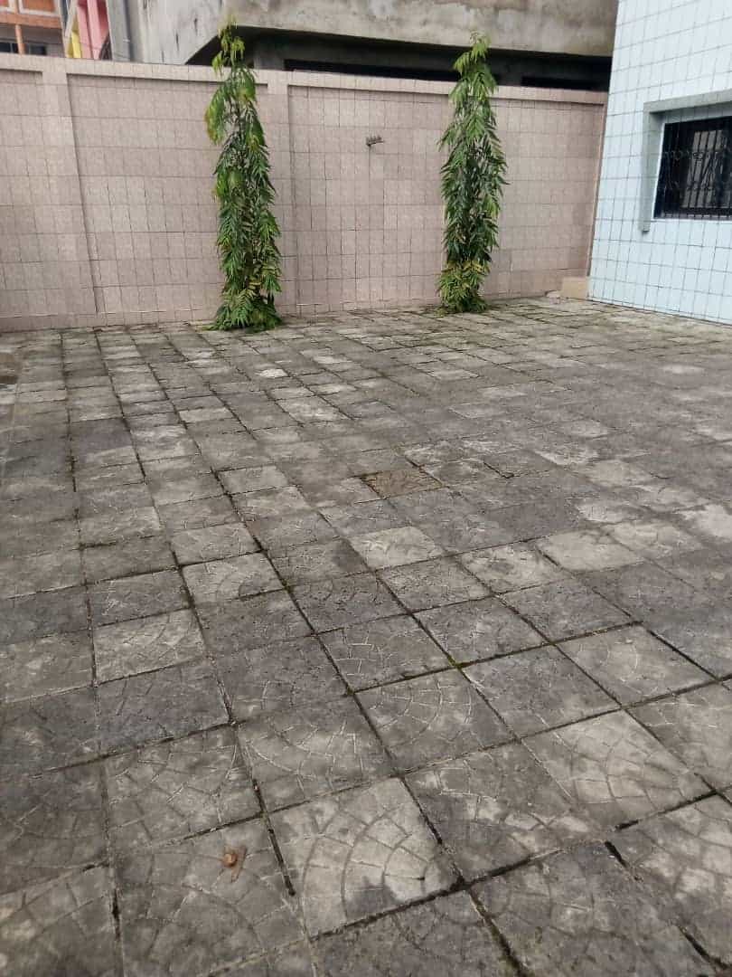 House (Concession) for sale - Douala, Makepe, Immeuble  neuf à vendre avec 10 appartements de 02 chambres chacun - 10 living room(s), 20 bedroom(s), 20 bathroom(s) - 300 000 000 FCFA / month