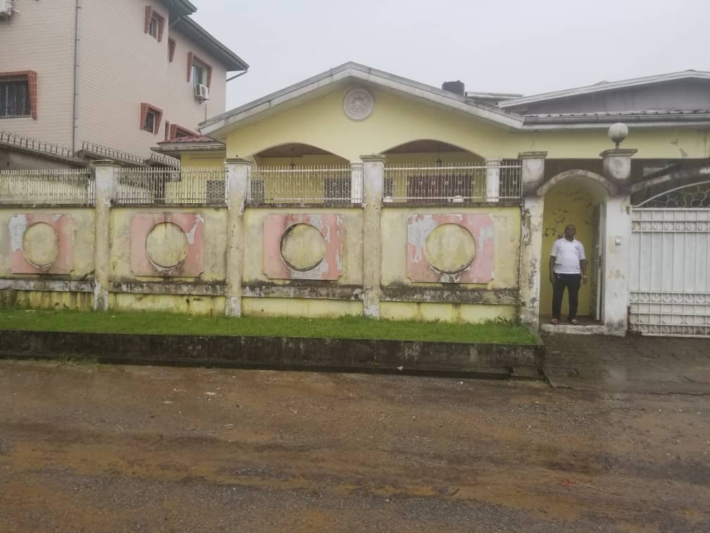House (Villa) for sale - Douala, Logpom, Derrière andem - 1 living room(s), 4 bedroom(s), 3 bathroom(s) - 70 000 000 FCFA / month