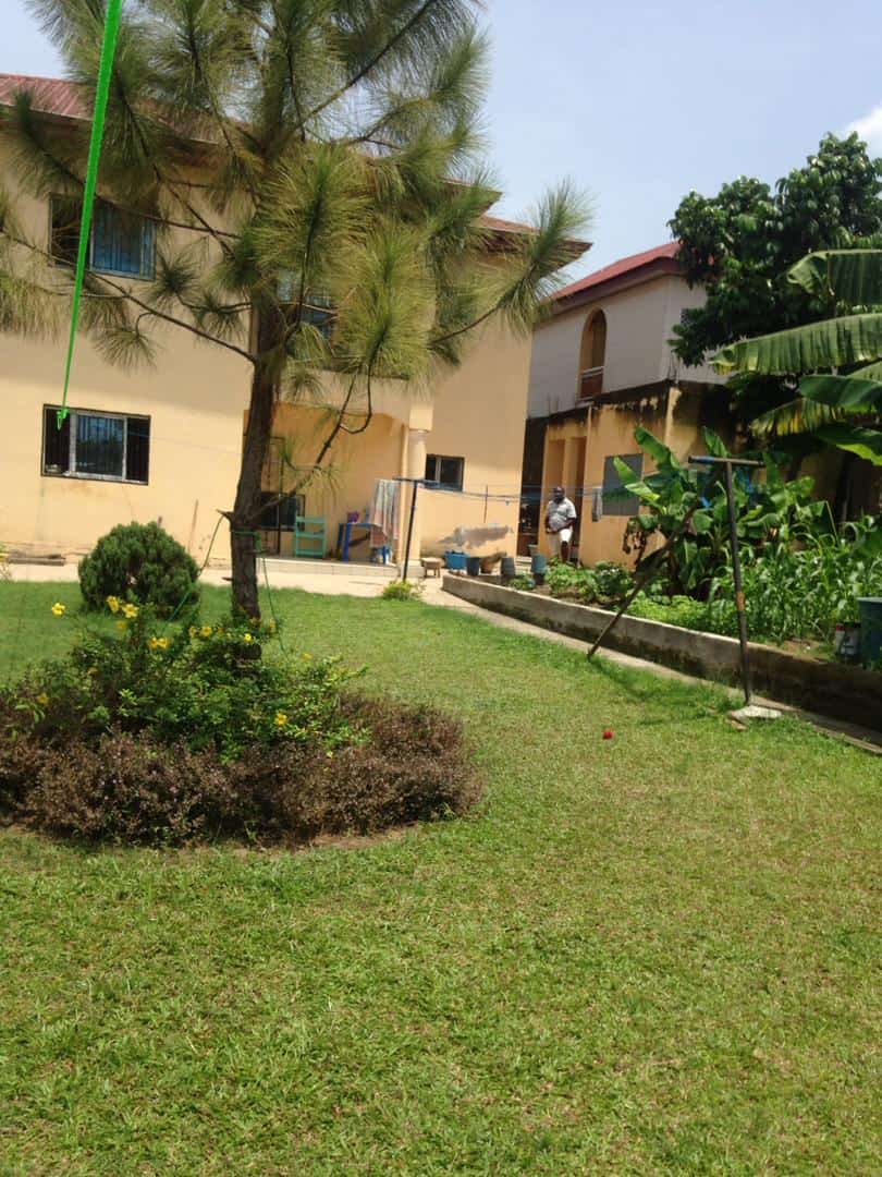 Maison (Duplex) à vendre - Douala, Makepe, St Tropez - 1 salon(s), 5 chambre(s), 6 salle(s) de bains - 250 000 000 FCFA