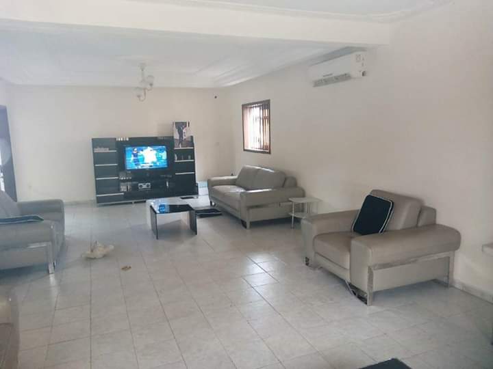 Maison (Villa) à vendre - Douala, Kotto, Mbangue - 1 salon(s), 4 chambre(s), 3 salle(s) de bains - 100 000 000 FCFA